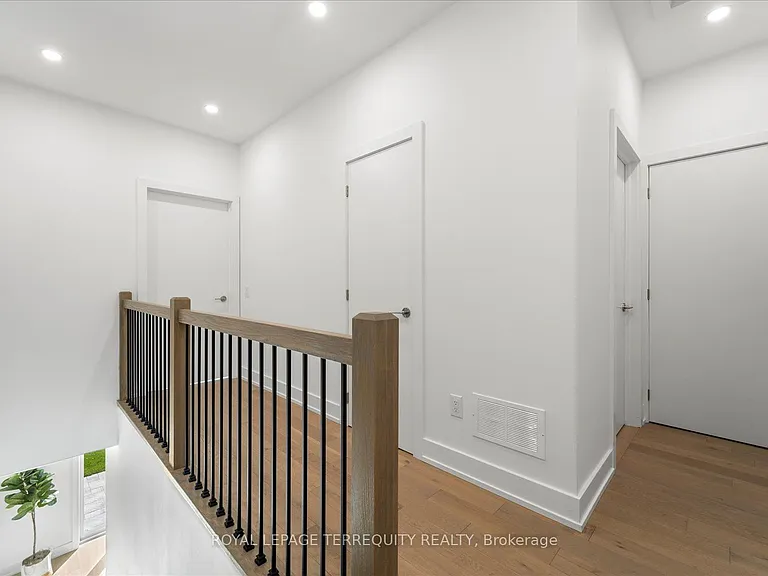 37 Rockmount Cres — Photo 25