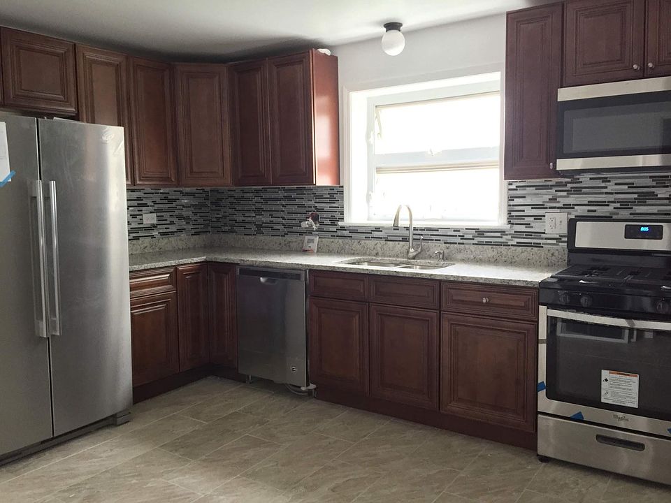 2nd image of 830 W 36th St #2