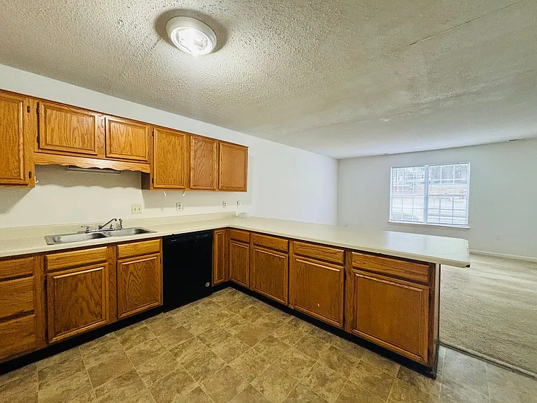 850 Patrick Henry Dr — Photo 8