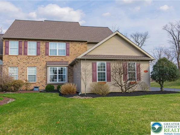 2161 Woodridge Dr, Macungie, PA 18062