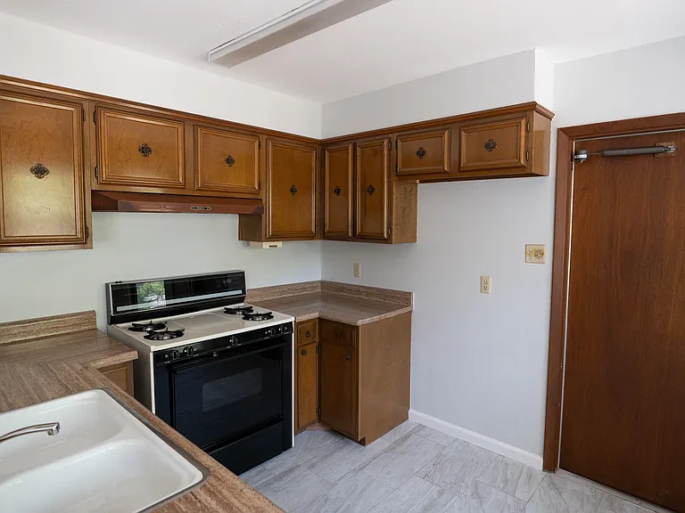 5235 Happiness St — Photo 13