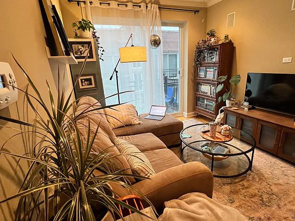 4th image of 3711 N Kenneth Ave Unit 319