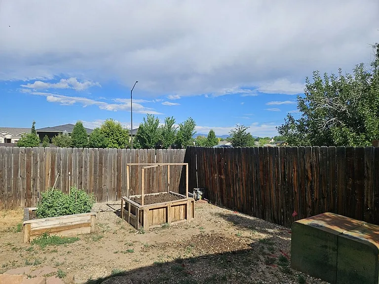 1053 Caroline Ct — Photo 16