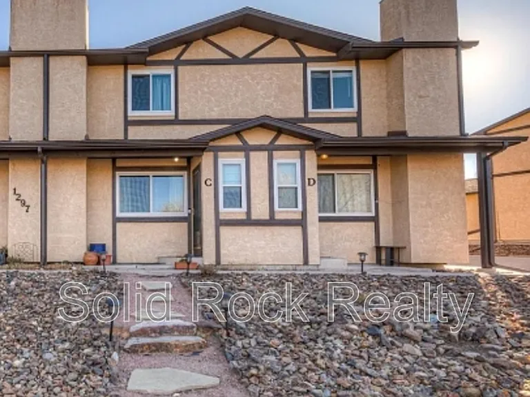 1297 Vondelpark Dr — Photo 1
