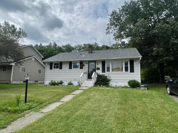 1749 Rosebriar Ln, Stroudsburg, PA 18360