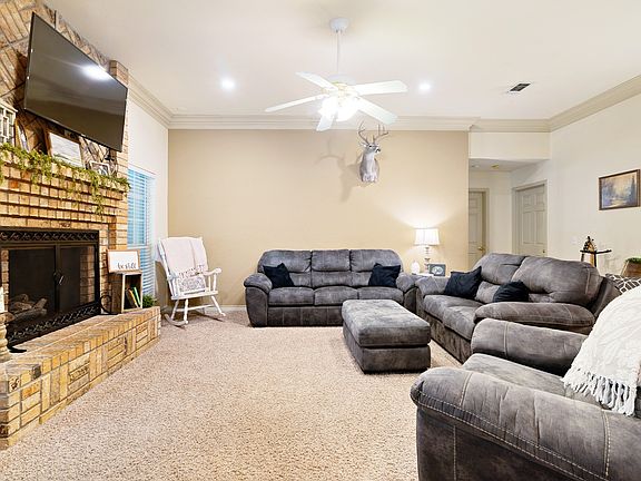 4th image of 245 Red Oak Ln