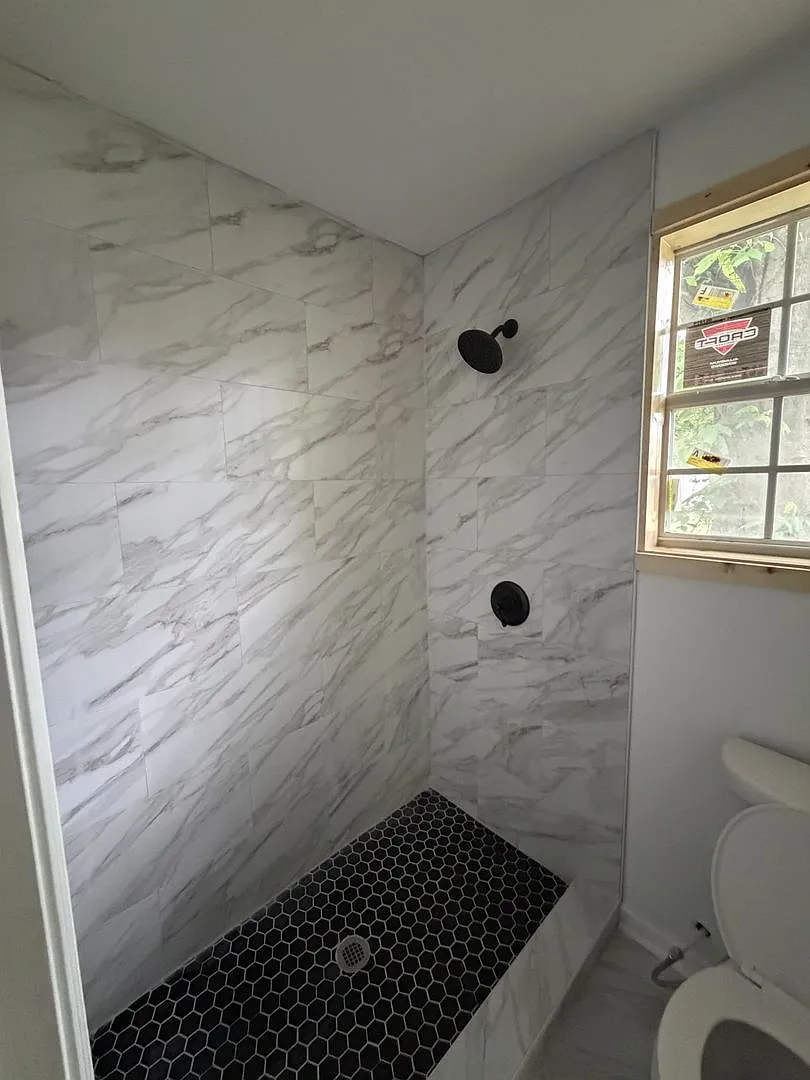 Spacious 3-Bedroom, 2-Bath House Unfurnished — Photo 3