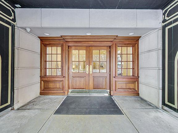 3rd image of 1250 N Dearborn St APT 16E