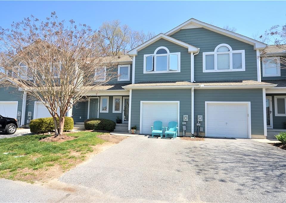 1st image of 11 Cypress Ln #6