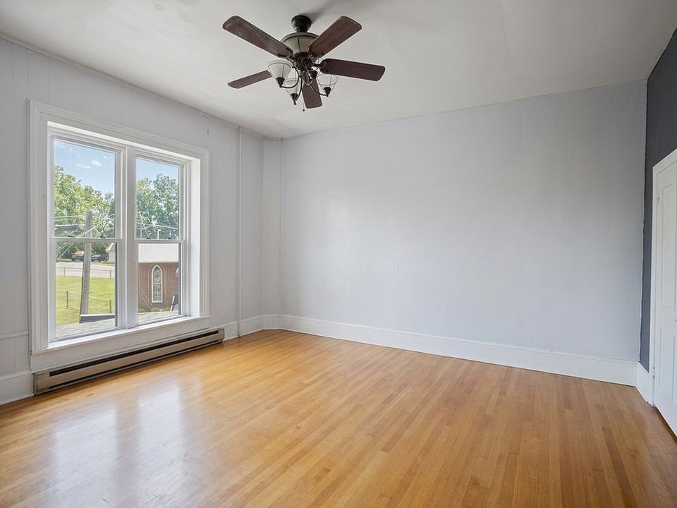 49th image of 585 W Main St