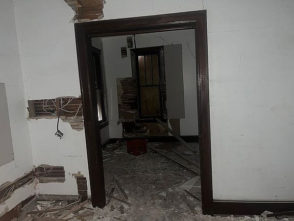 4th image of 64 Grove St
