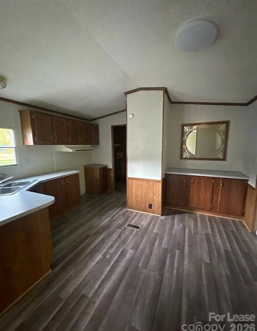 2 bed, 1.5 bath, 1568 sqft, $1,000 — Photo 4