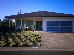 1084 Orchard St, Healdsburg, CA 95448