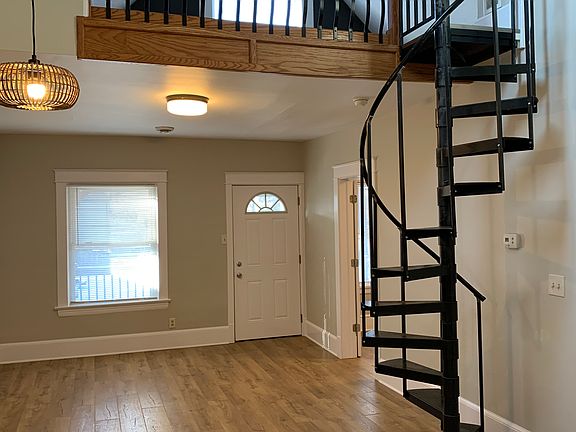 3rd image of 843 Jefferson Ave APT 3