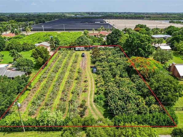 19450 SW 214th St, Miami, FL 33187