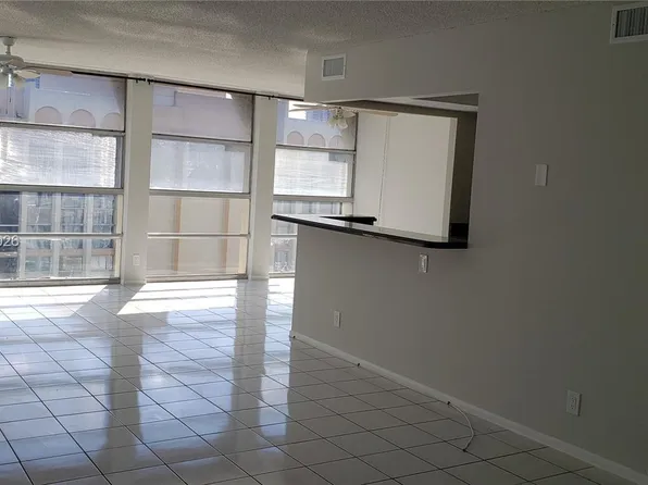 851 Three Islands Blvd APT 502, Hallandale, FL 33009