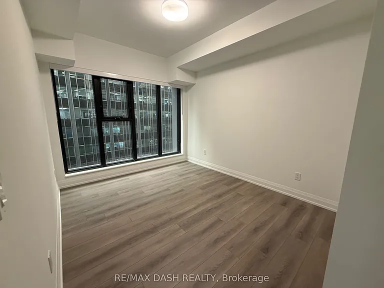 20 Soudan Ave #907 — Photo 9