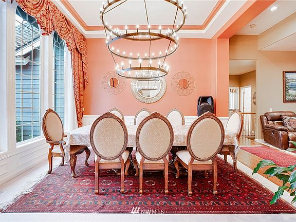 Table for eight still has plenty of room! Make the holidays memorable!