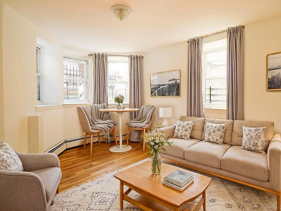 LIVING ROOM (STAGED)
