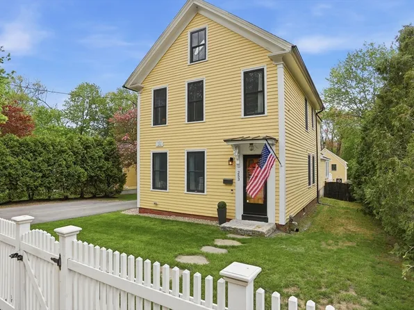 253 Great Rd, Bedford, MA 01730