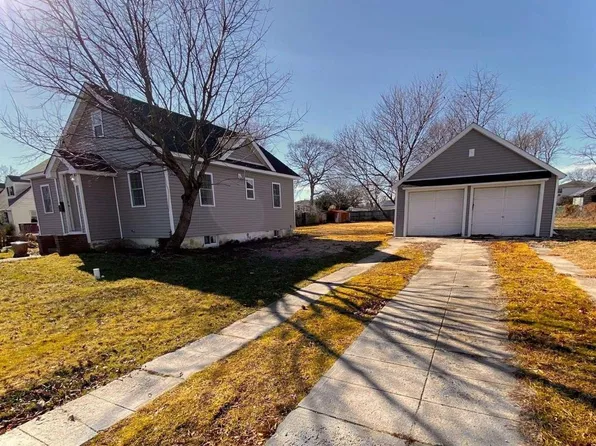 250 Baylawn Avenue, Amityville, NY 11701