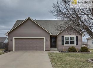936 E Pumpkin Ridge St, Gardner, KS 66030