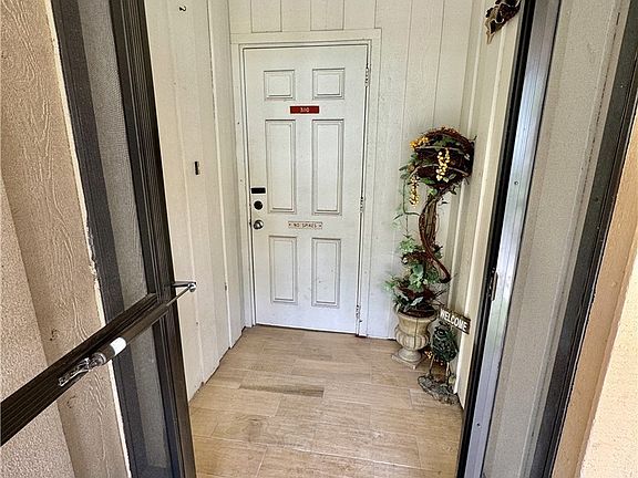 4th image of 3819 Edgewater Dr