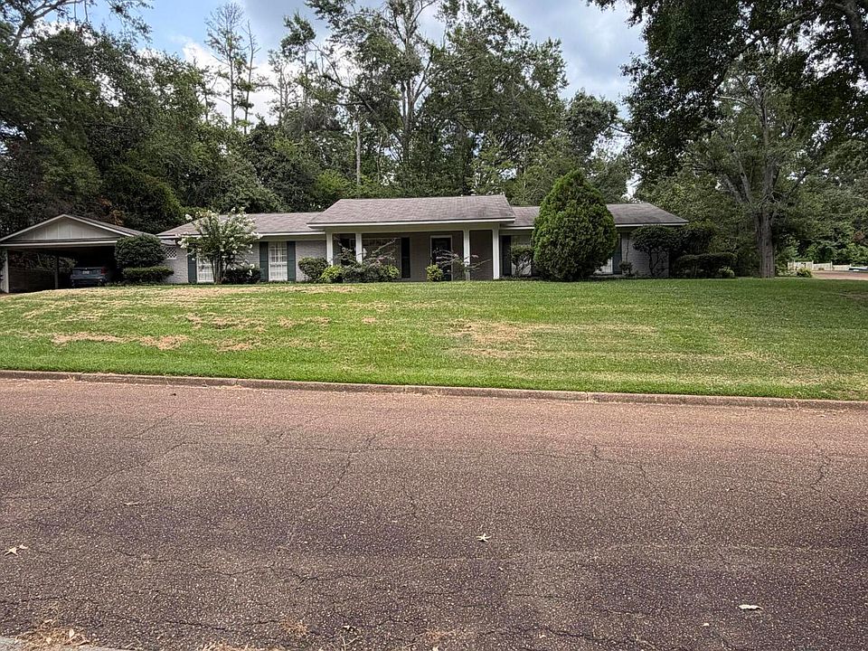 1st image of 806 Crestview Dr