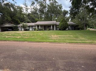 806 Crestview Dr, Yazoo City, MS 39194