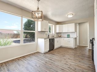 33 Violeta Pl, Los Lunas, NM 87031