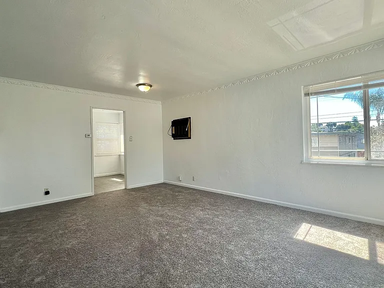 4350 Fleming Ave — Photo 2