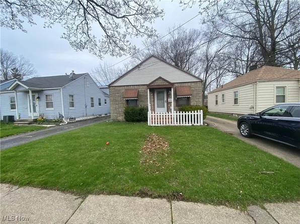 687 E Archwood Ave, Akron, OH 44306