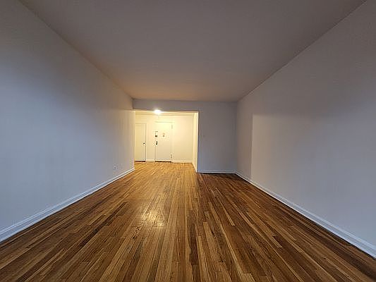 2nd image of 3950 Blackstone Ave APT 6E