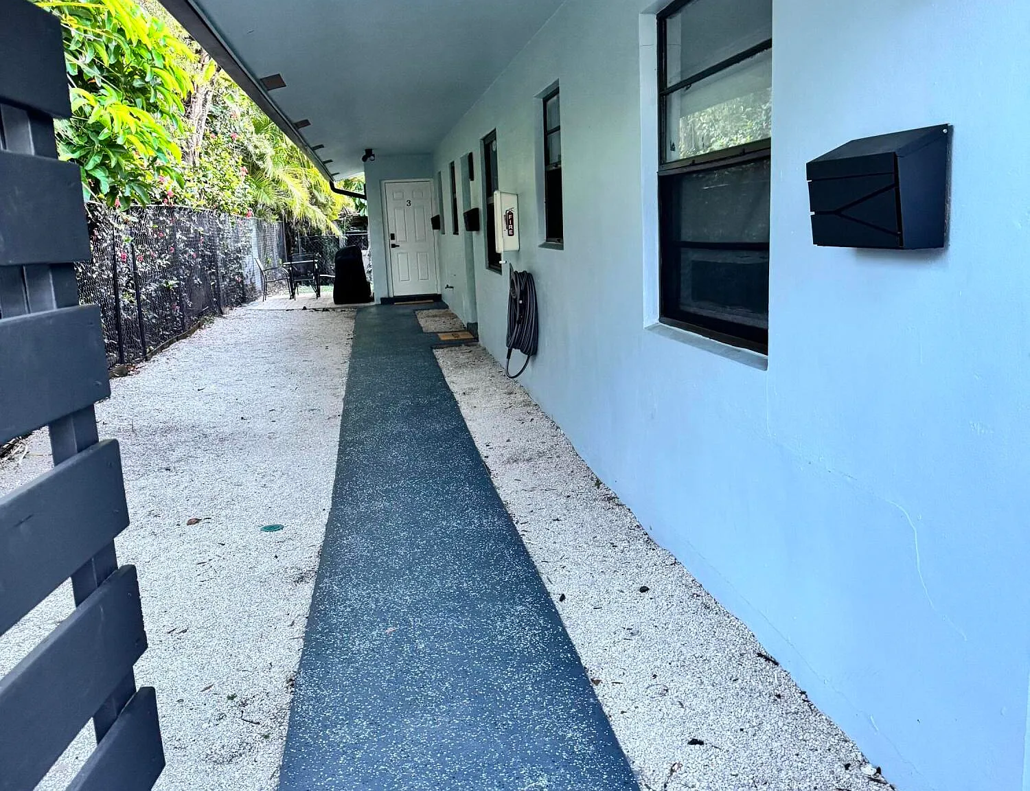 2 bed, 1.0 bath, 2327 sqft, $2,600 — Photo 3