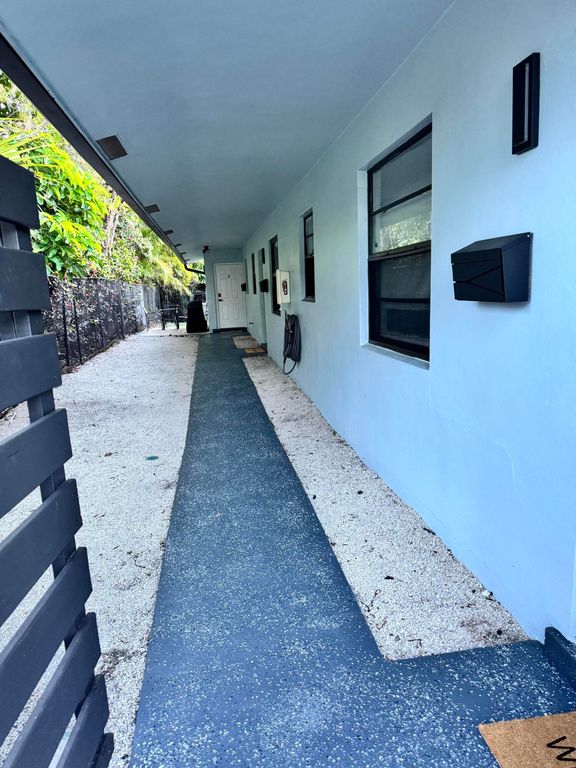 221 SE 11th Ave #2, photo 3