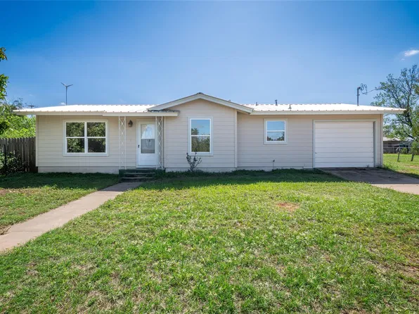 906 E Brown St, Llano, TX 78643
