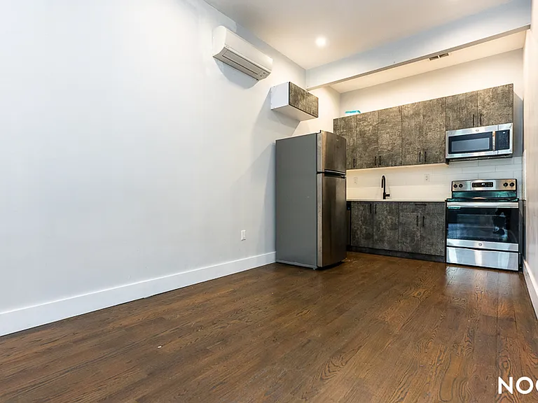 320 Macdougal St #2F — Photo 1