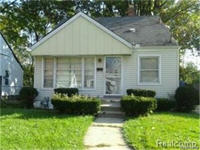 1st image of 19350 Blackstone St