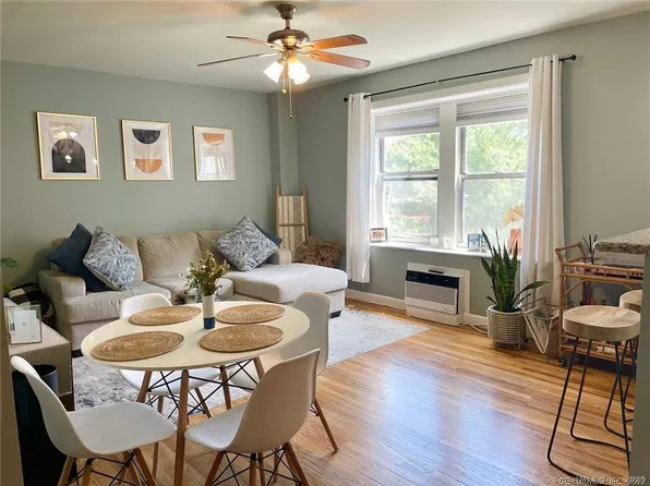 124 Woodside Green Street #3B, Stamford, CT 06901