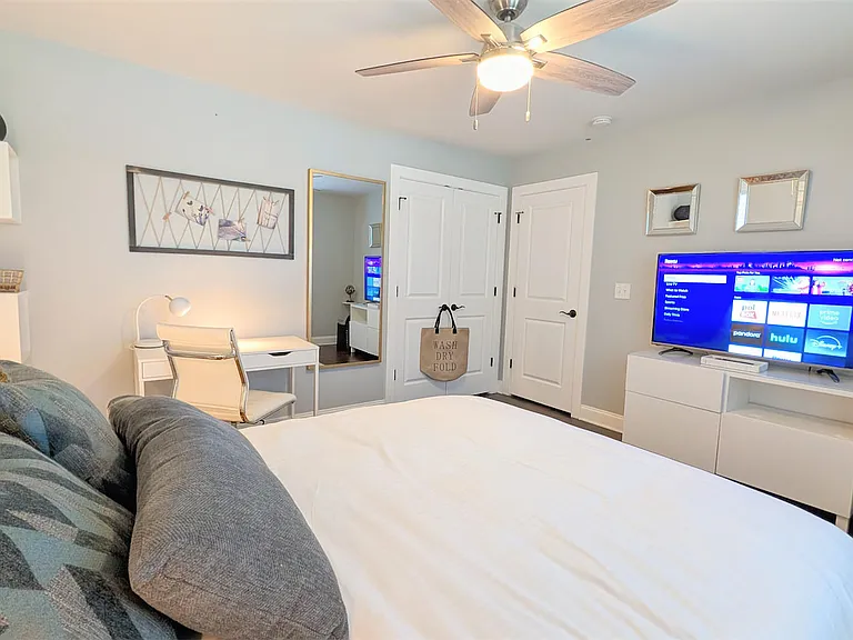 831 Parkway Dr SE — Photo 16