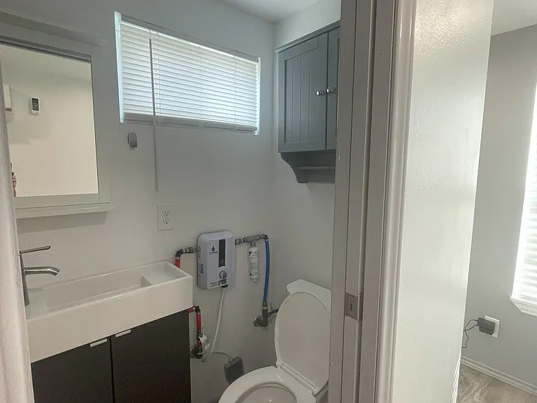 207 S Sabinas St — Photo 4