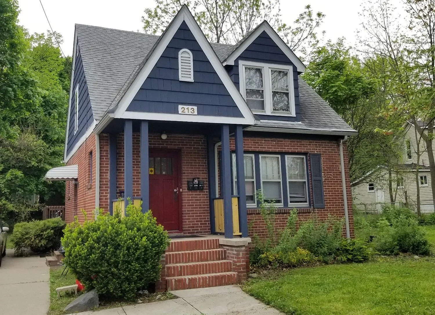 213 Perrin St photo 1