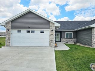 1933 Minden Dr, Columbus, NE 68601