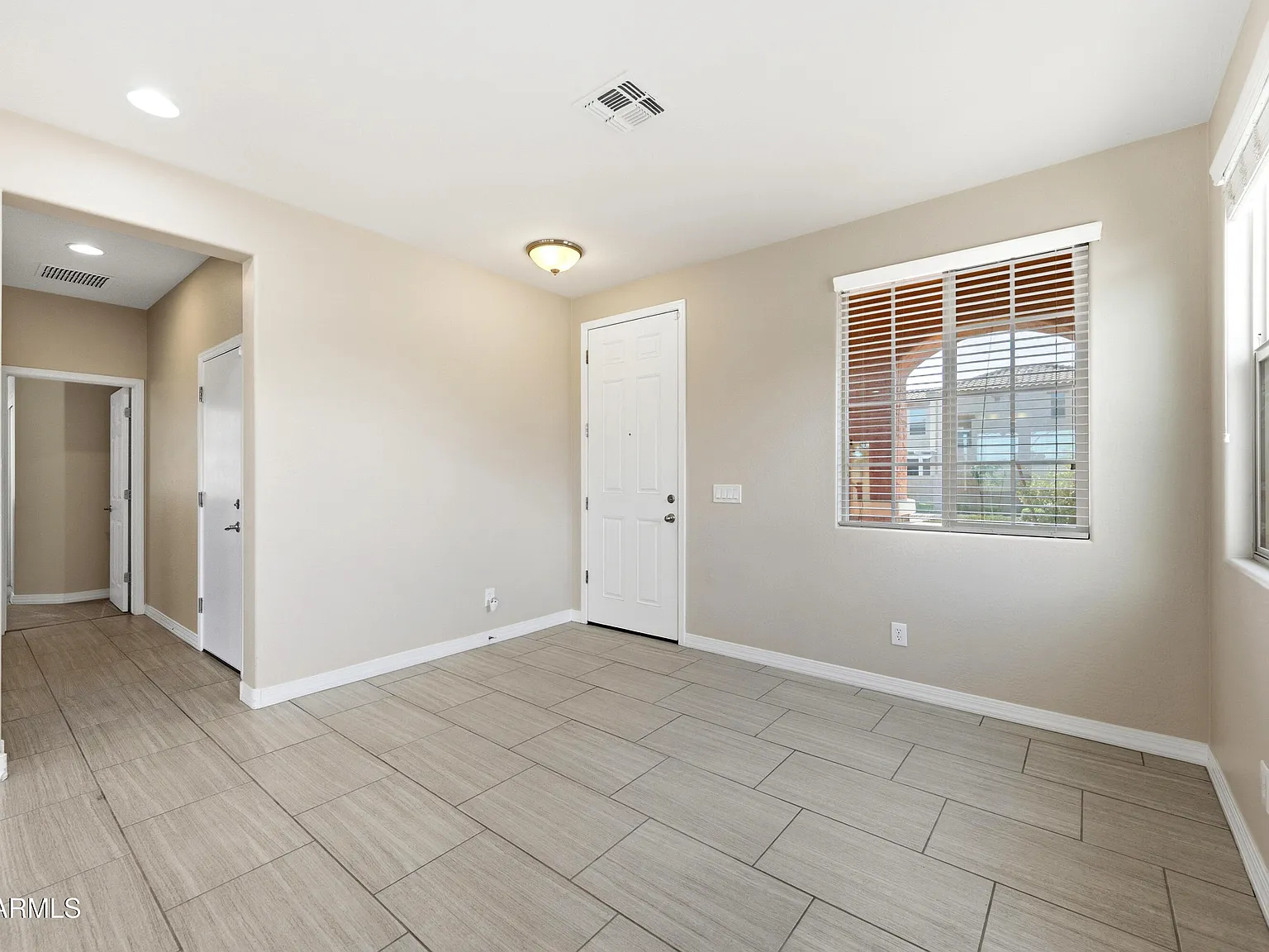 5 bed, 3.0 bath, 2387 sqft, $2,495 — Photo 4