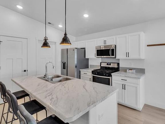 5th image of 577 Redwing Ln