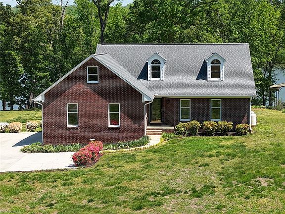 4th image of 115 N Gifford Ln