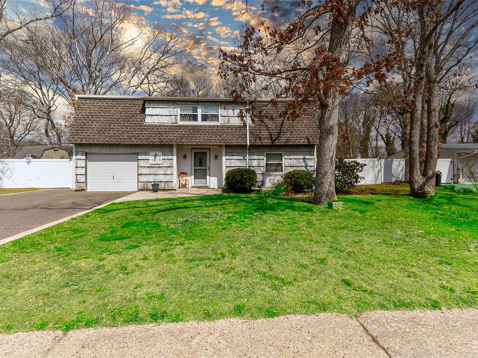 5439 Expressway Dr N, Holtsville, NY 11742 | MLS #848271 | Zillow