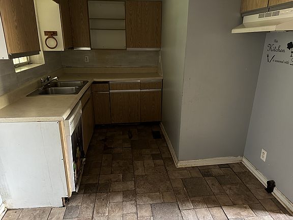 2nd image of 2021 Glenn Ave