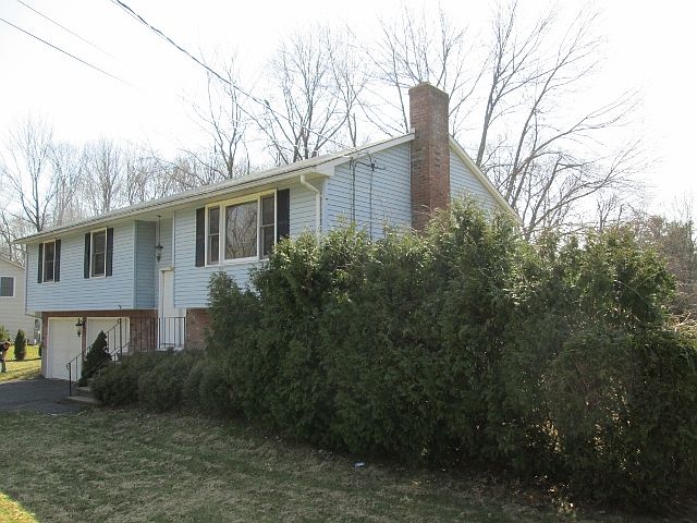 2nd image of 290 Broad Brook Rd