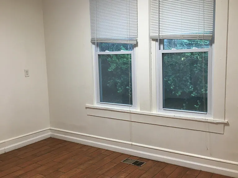 1076 Curran St NW #B — Photo 7